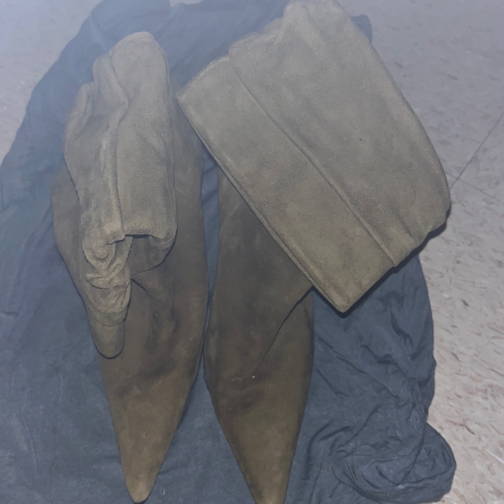 Green velvet material boots